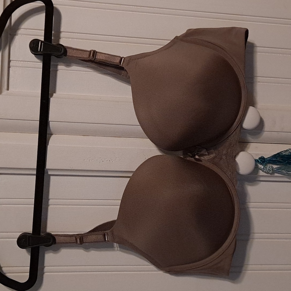 Torrid Curves size 42C 360 back smoothing push up T shirt bra